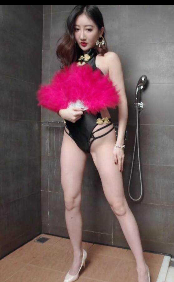 197 Queens 极品美女写真-新年福利！Minnie妮妮「惹火挑逗」