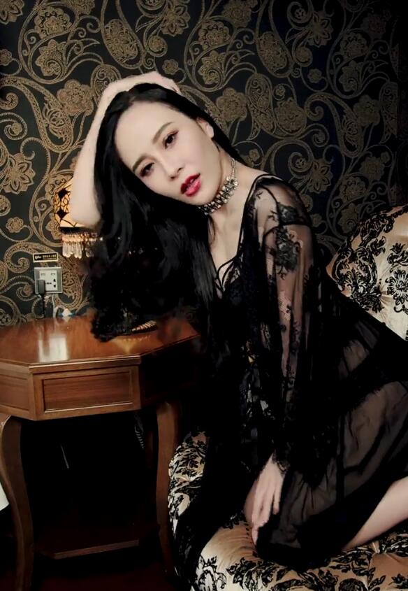 303 Queens 极品美女写真-公爵夫人大解放！「Alice瑄妹兒」獨守空閨太寂寞