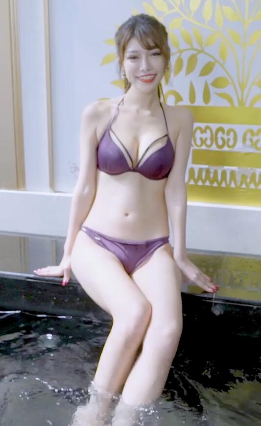 361 Queens 极品美女写真打水仗啦！氣質甜心「妝妝兒」蜜臀搖搖不間斷