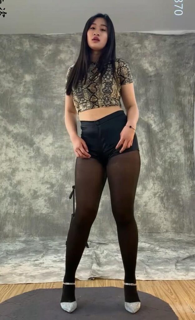 黑girl舞姿映秀 26娜娜才开始拍摄 还很青涩 1期13正面
