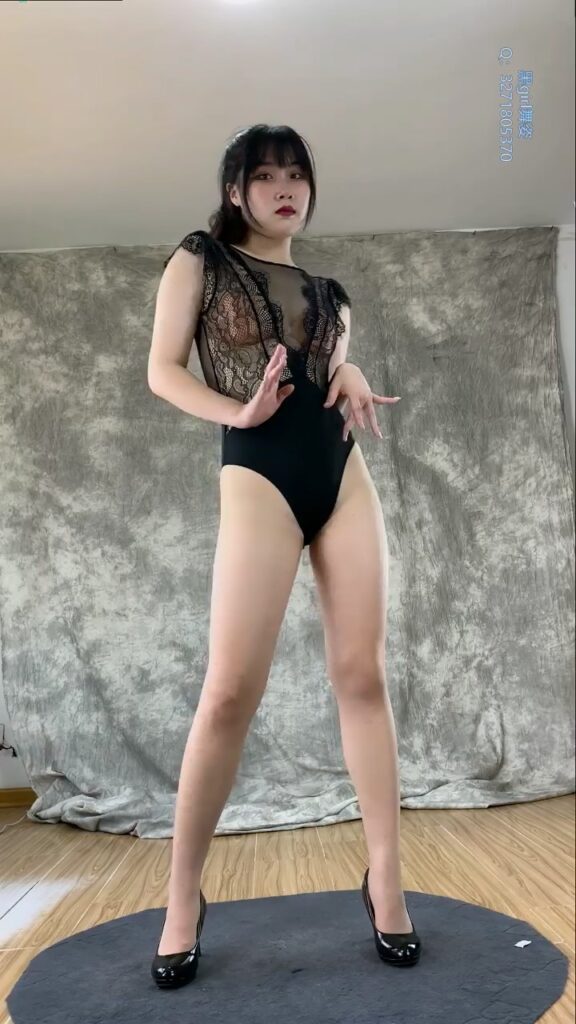 黑girl舞姿映秀 282雨蝶4期全身 (2)