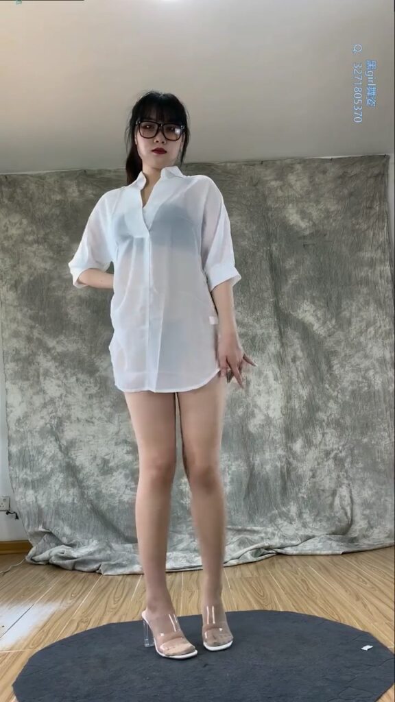 黑girl舞姿映秀 285雨蝶4期全身 (5)