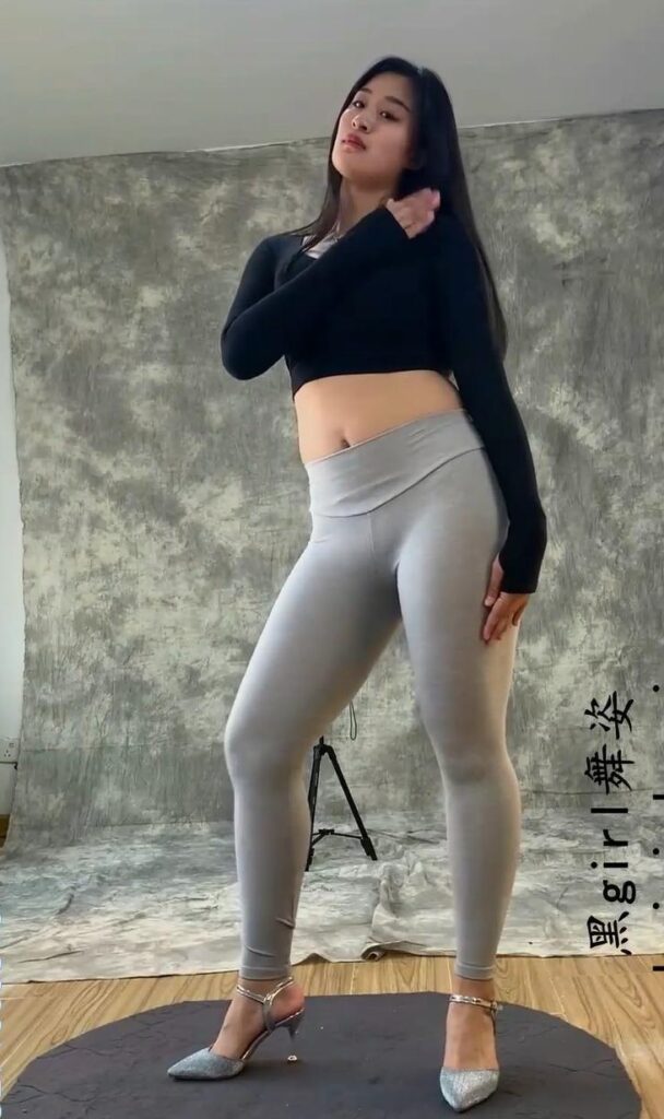 黑girl舞姿映秀 6娜娜才开始拍摄 还很青涩 1期3正面