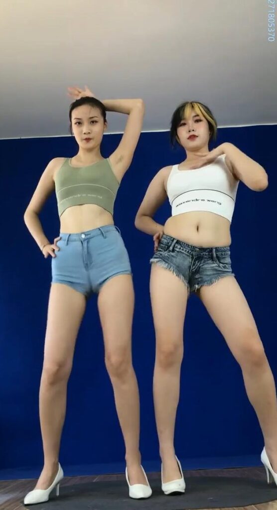 黑girl舞姿映秀 73双人1期竖 (2)