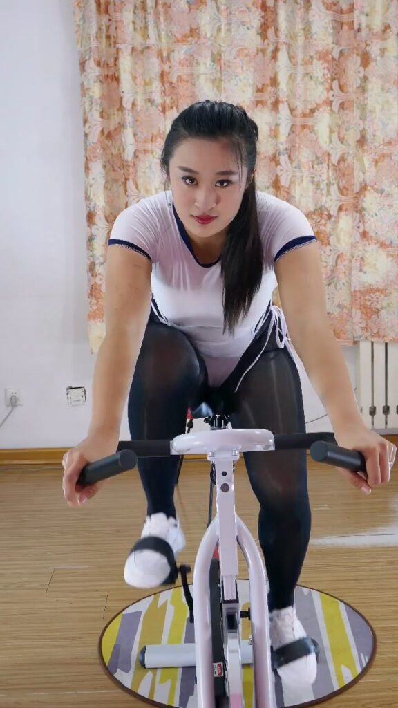 黑girl舞姿映秀 885娜娜单车正面 (5)