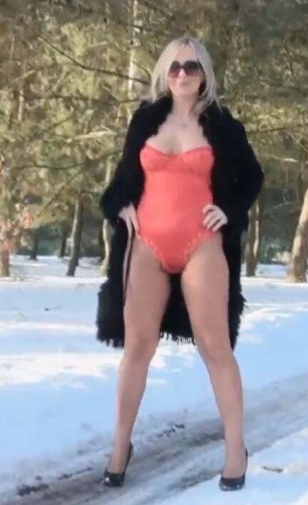 1075欧美办公室熟女阿姨 Aalnose  50岁的极致性感  肥臀 身材一流 丝袜控熟女控必看75