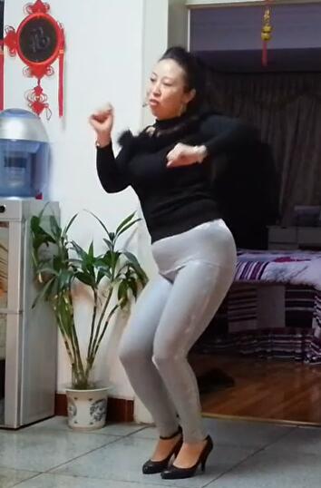 152南昌玲玲 40来岁的阿姨喜欢跳广场舞 丰满身材 熟女熟妇大妈类型 第21部