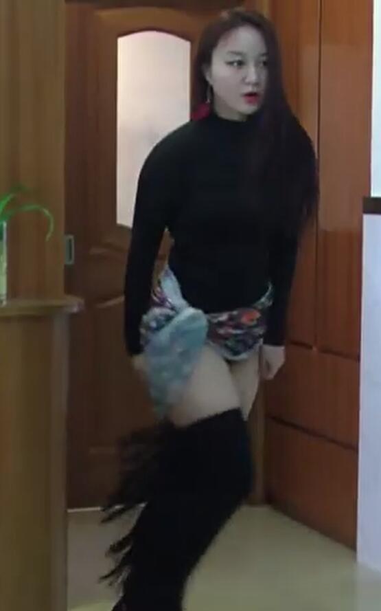 2155希亚 少妇激情热舞广场舞  律动感非常好 第24部