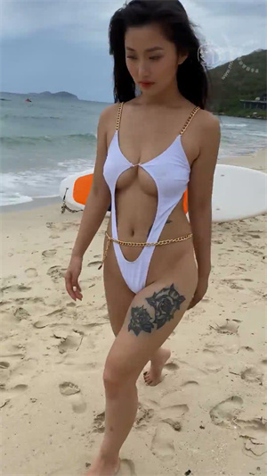 222文身白色泳装少妇型御姐p1