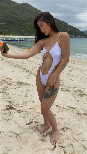 224文身白色泳装少妇型御姐p3