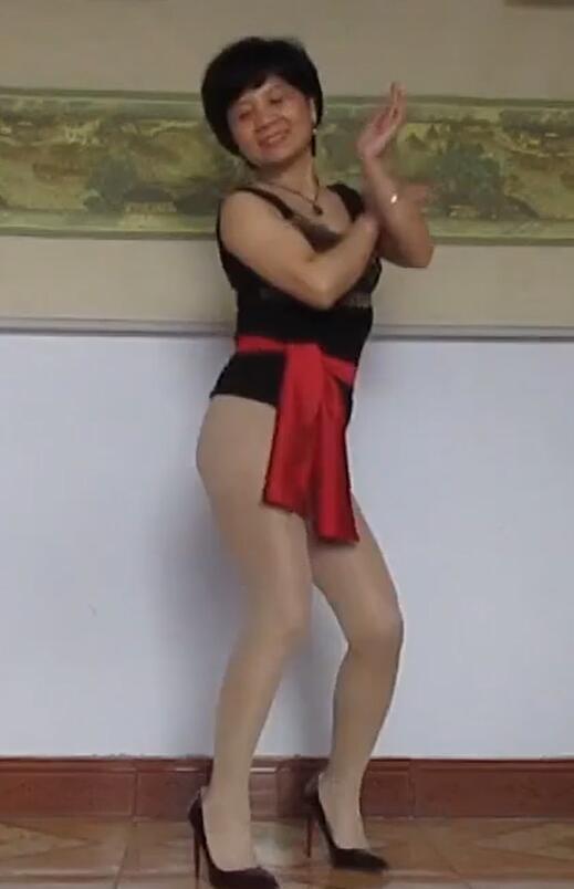 2472星云  退休老阿姨 50多岁了，给网友们跳舞  熟女熟妇老女人类型30