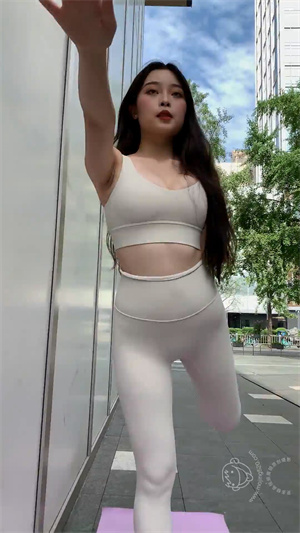 248翘臀紧身衣性感美女p5