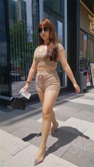 251我最喜欢的大屁股大胸性感美女来啦p8