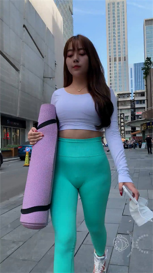 257这个大胸大屁股的美女是我的女神p1