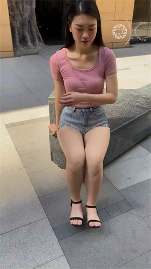 35街边热裤美腿女孩p2