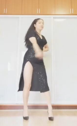 473娟娟广场舞  30多岁的熟女身材还保持的不错  少妇类型 第14部