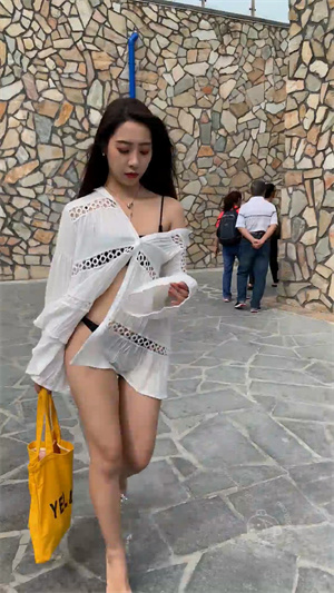 475丁字裤比基尼少妇p1