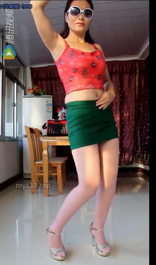 524荣蓉阿姨 广场舞 50多岁了 还喜欢穿丝袜秀性感 熟女熟妇老妇大妈类型 第16部
