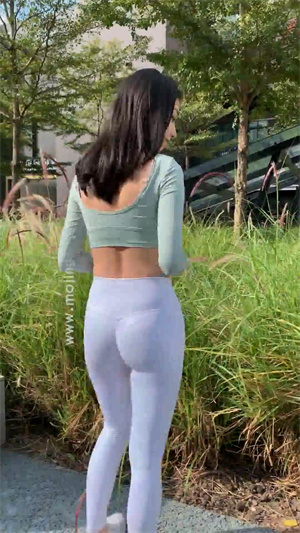 54白色低胸紧身裤美女p1