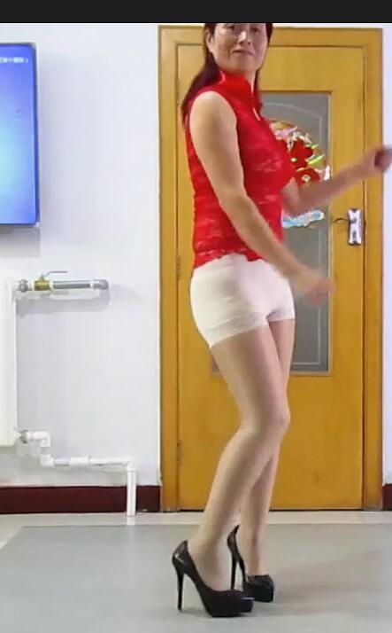 554荣蓉阿姨 广场舞 50多岁了 还喜欢穿丝袜秀性感 熟女熟妇老妇大妈类型 第46部