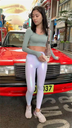 55白色低胸紧身裤美女p2