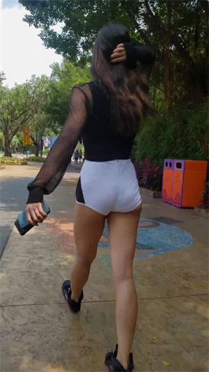 63肉感熱褲超短褲美腿小姐p3