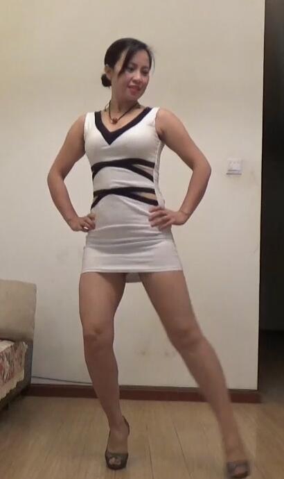 698梦露广场舞  40多岁的阿姨熟女大姐，大长腿好身材 第23部