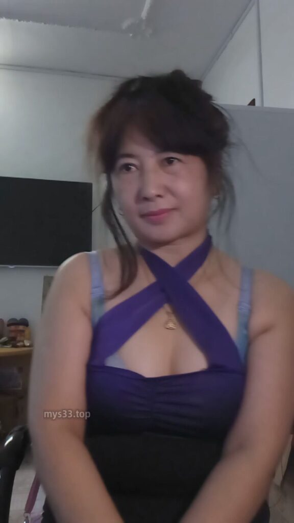 763莉儿 水桶腰大屁股熟女熟妇， 最牛逼的农村大妈 敢在车展上内裤外穿跳舞 第4部
