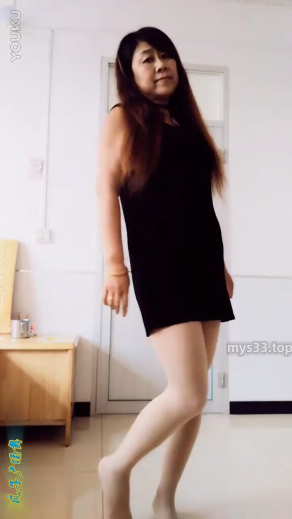 799恋舞 50岁的大妈熟女熟妇，唯一的爱好就是给网友跳广场舞 第21部