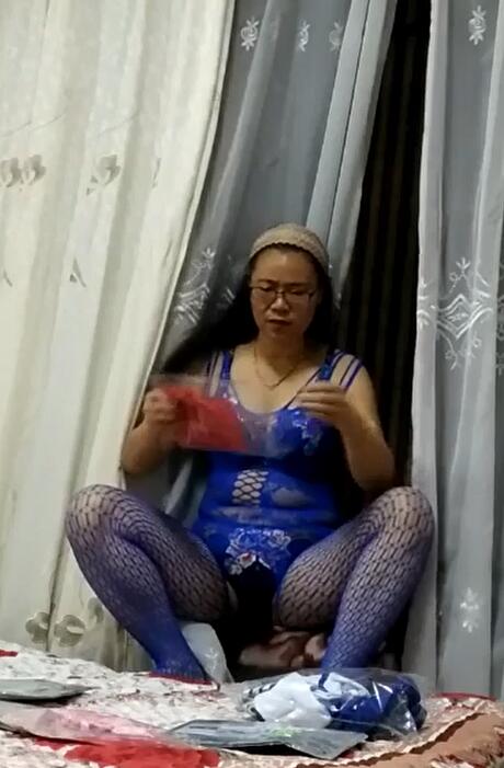 922美娜子热舞广场舞  50岁老阿姨的疯狂 喜欢穿勒沟紧身裤 老妇熟女老女人大姐土大妈类型  重口味 第34部
