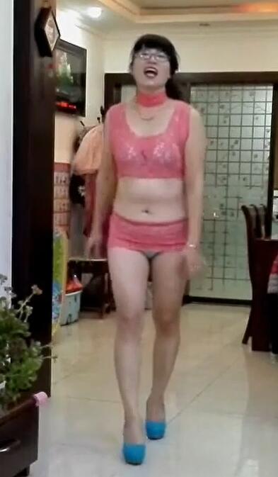 929美娜子热舞广场舞  50岁老阿姨的疯狂 喜欢穿勒沟紧身裤 老妇熟女老女人大姐土大妈类型  重口味 第41部