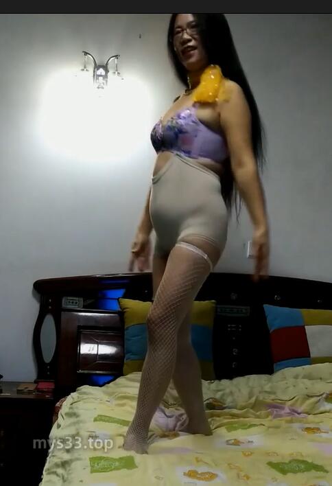 956美娜子热舞广场舞  50岁老阿姨的疯狂 喜欢穿勒沟紧身裤 老妇熟女老女人大姐土大妈类型  重口味 第68部