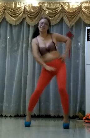 962美娜子热舞广场舞  50岁老阿姨的疯狂 喜欢穿勒沟紧身裤 老妇熟女老女人大姐土大妈类型  重口味 第74部