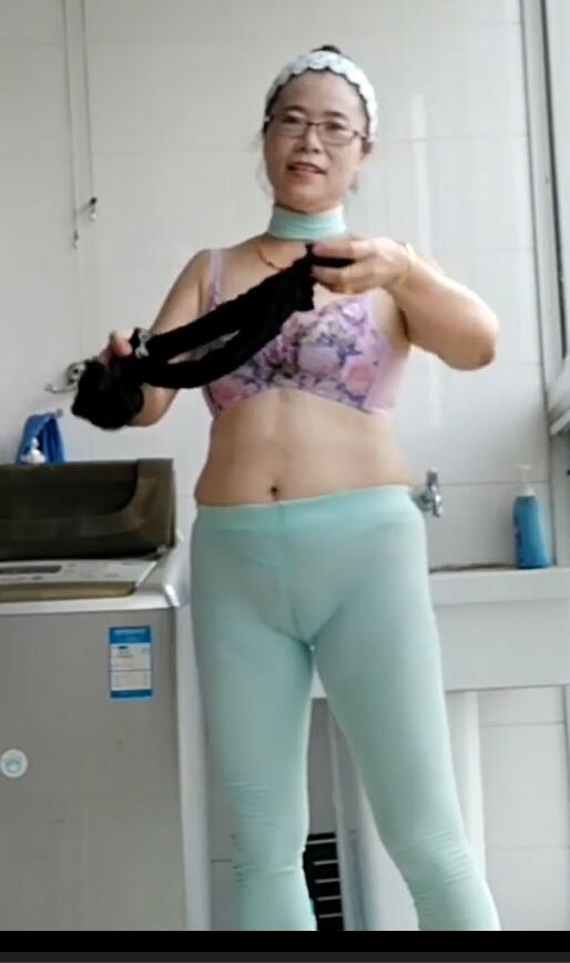 991美娜子热舞广场舞  50岁老阿姨的疯狂 喜欢穿勒沟紧身裤 老妇熟女老女人大姐土大妈类型  重口味第103部