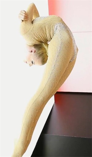 135瑜伽柔术西洋美女