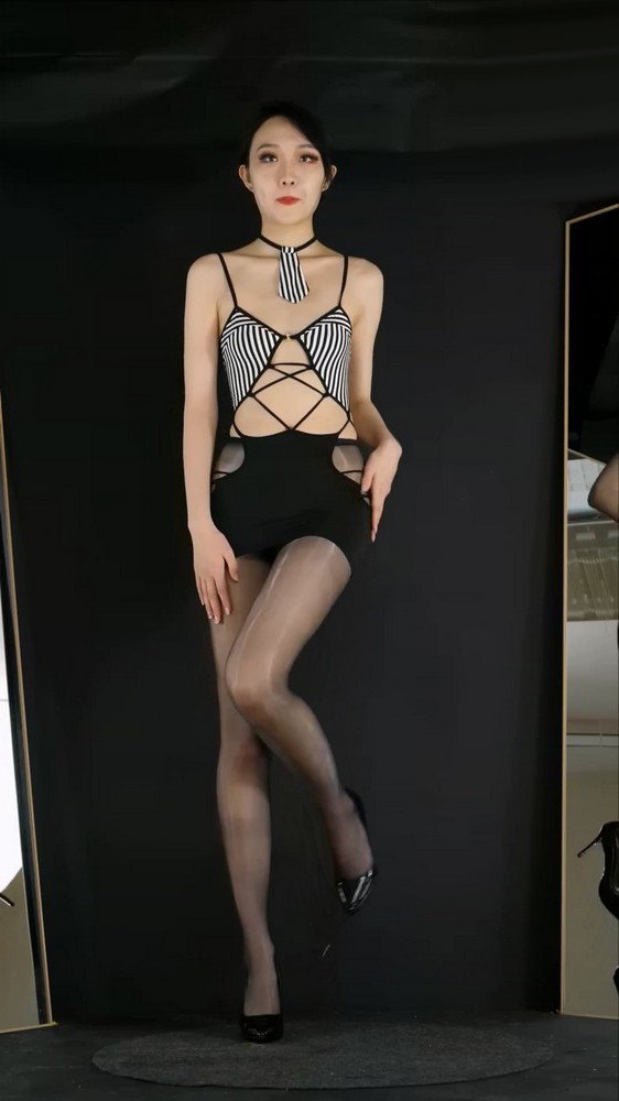 黑girl舞姿映秀 2995馨予5期竖版 第1部