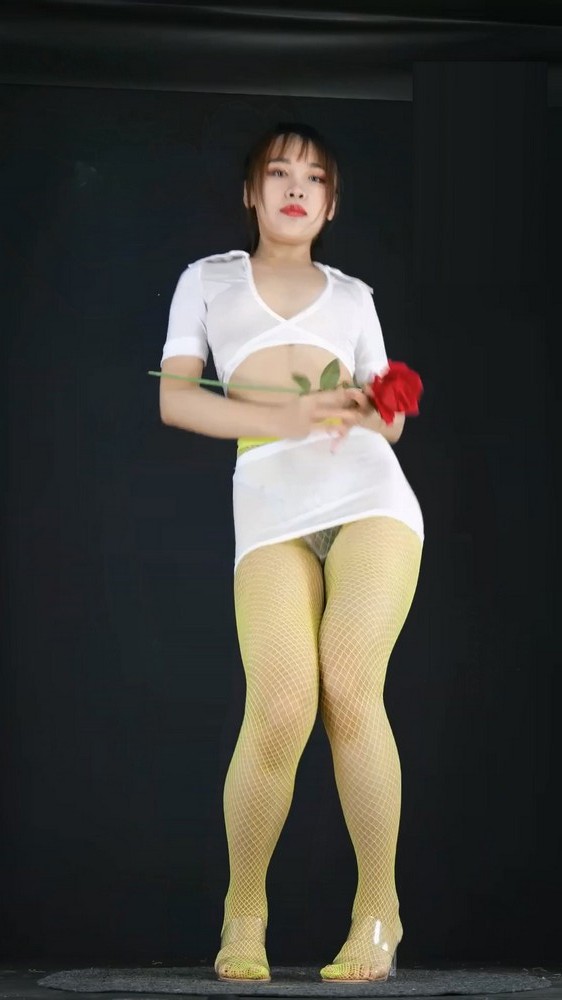 黑girl舞姿映秀 2090桃子5期竖版 第4部